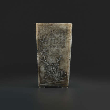 A RARE SMALL IMPERIALLY INSCRIBED MOTTLED GREY AND BLACK JADE SQUARE BRUSH POT - photo 5