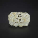 A RARE RETICULATED WHITE JADE ‘DAYLILY’ PLAQUE - photo 1