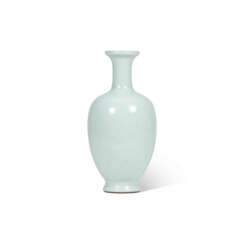 A FINE GUAN-TYPE GLAZED VASE