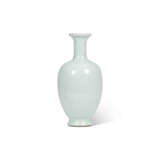 A FINE GUAN-TYPE GLAZED VASE - photo 1