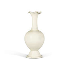 A VERY RARE DING WHITE-GLAZED FOLIATE-RIM VASE