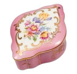 Porcelain box