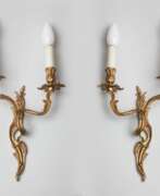 Appliques murales. Pair of bronze wall sconces.