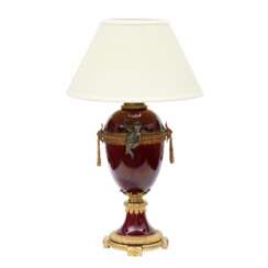 Porcelain table lamp.