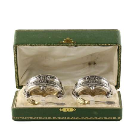 A pair of salt cellars in a gift case. - photo 1