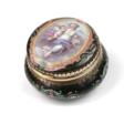 Golden powder box. Violettes Paris. Around 1860. - Now at the auction