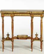 Tische. Console in Louis XVI style