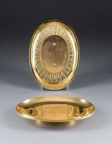 A MASSIVE PAIR OF SILVER-GILT FOOTED BOWLS - photo 1