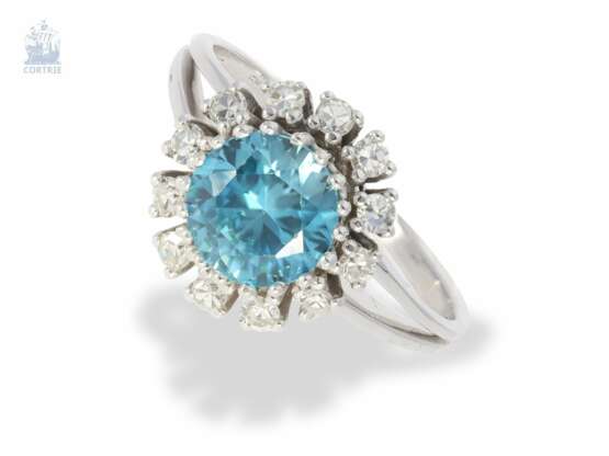 Ring: sehr schöner vintage Blütenring mit lupenreinen Diamanten und blauem Edelzirkon, Handarbeit aus 18K Weißgold, Diamantgewicht 0,49ct - Foto 1