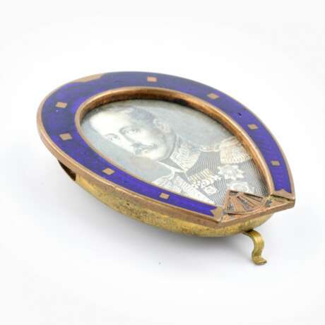 Photo frame in the shape of a horseshoe, with blue enamel from the late 19th century. - photo 3