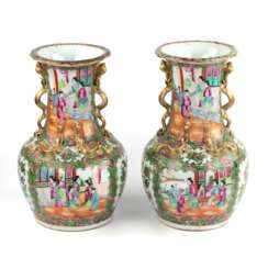 Pair of Cantonese Vases "Family Rose".