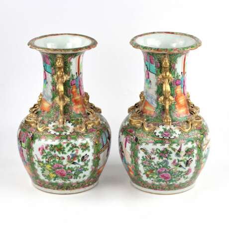 Pair of Cantonese Vases "Family Rose". - фото 2