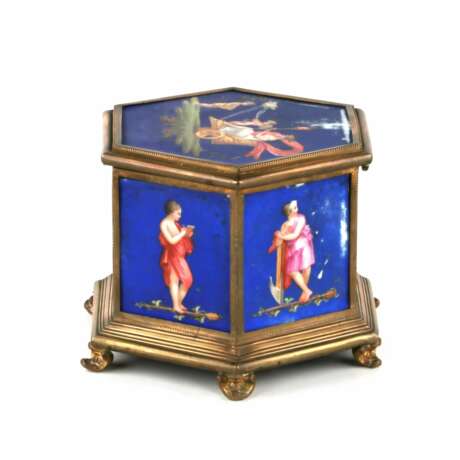 Brass box with muses, on porcelain panels. - фото 5