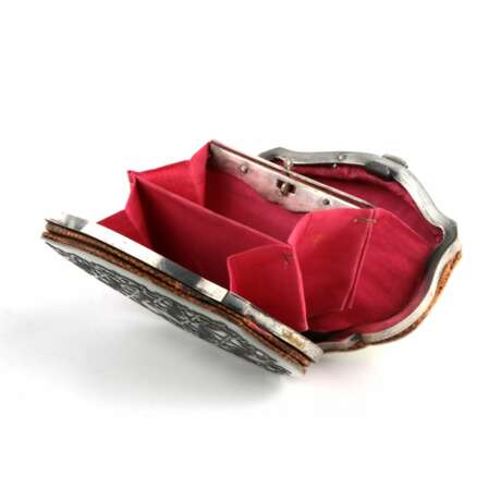 Sleek wallet with mother-of-pearl lids and hidden compartment. - фото 5