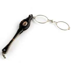 Silver French tortoiseshell lorgnette.