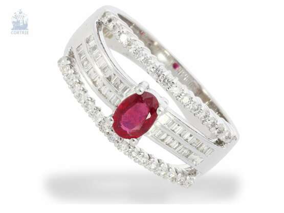 Ring: neuwertiger, moderner und ungetragener Rubin/Diamant-Damenring, Handarbeit aus 18K Weißgold, 1,06ct - photo 1
