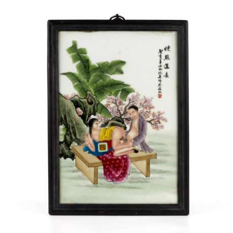 Japanese porcelain plate with erotic scene. - Foto 1