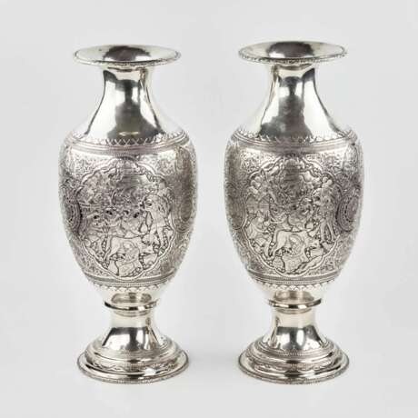 A pair of amphora-shaped Persian silver vases. - photo 5