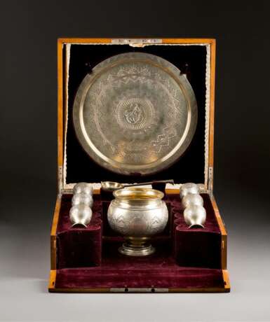 AN IMPORTANT SILVER-GILT PUNCH SERVICE WITHIN ORIGINAL CASE - Foto 1