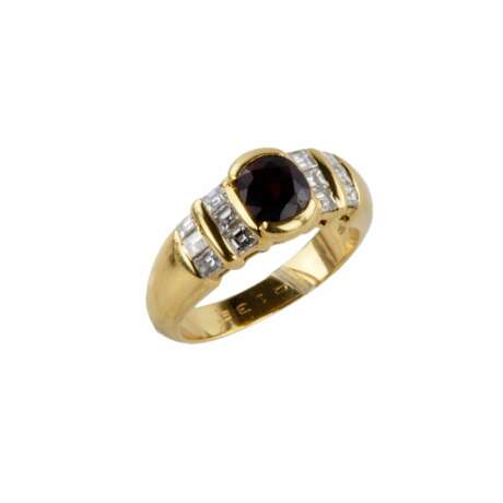 Moraglione gold ring with ruby and diamonds. - фото 2