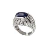 Gold ring with sapphire and diamonds. - фото 1