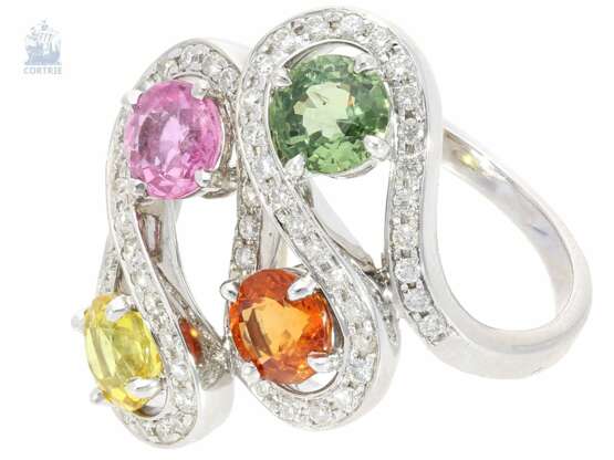 Ring: moderner, sehr dekorativer und ehemals teurer Cocktail-Ring mit Brillanten und hochwertigen Farbsteinen, 18K Weißgold - фото 1