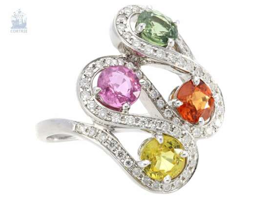 Ring: moderner, sehr dekorativer und ehemals teurer Cocktail-Ring mit Brillanten und hochwertigen Farbsteinen, 18K Weißgold - фото 2