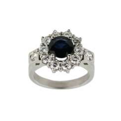 18k gold ring with diamonds and natural sapphire.