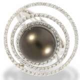 Ring: hochfeiner, moderner Goldschmiedering mit großer Tahitiperle und feinen Brillanten, 18K Weißgold - Foto 1