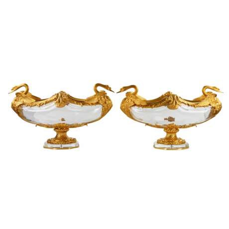 Pair of oval vases in cast glass and gilt bronze, with swan motif. France 20th century. - Foto 1