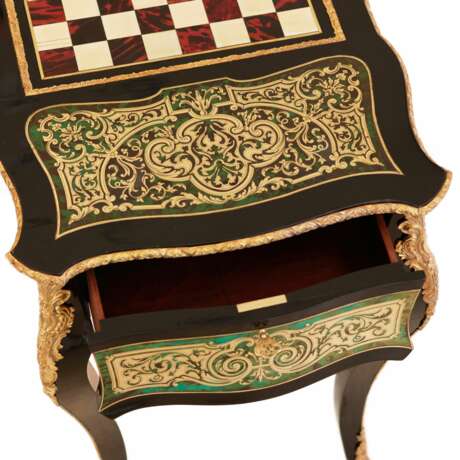 Game chess table in Boulle style complete with bone pieces. France. 19th century. - Foto 8