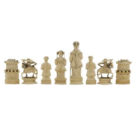 A beautiful set of Chinese ivory chess pieces. The turn of the 19th-20th centuries. - Foto 5