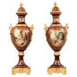 Pair of porcelain floor vases with gilt bronze in the Louis XVI style. France. 1920 th century. - Foto 1