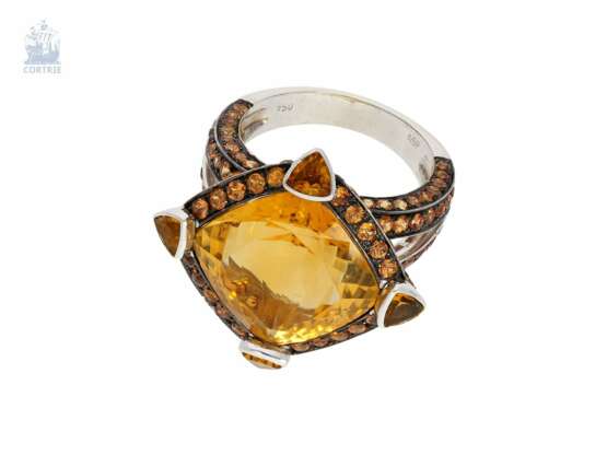 Ring: ausgesprochen dekorativer und ehemals teurer Cocktail-Goldschmiedering mit feinen Farbsteinen, Handarbeit aus 18K Weißgold - Foto 4