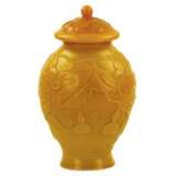 Chinese yellow Beijing glass urn vase from the 19th century. - фото 1