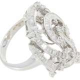 Ring: äußerst attraktiver und aufwändig gestalteter Diamant-Damenring aus 18K Weißgold, 1,67ct feine Diamanten, neuwertig - photo 2