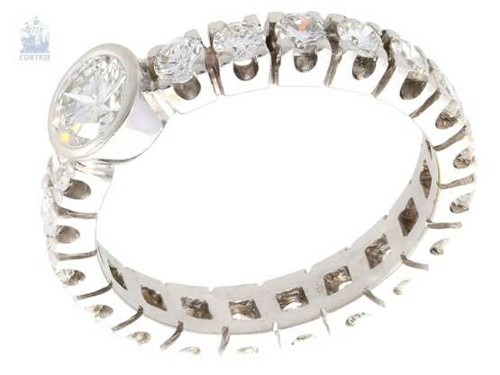 Ring: äußerst ausgefallener Brillant-Damenring im Memoire-Stil, ca. 1,65ct - фото 2