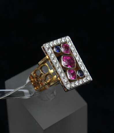 Bague en or avec diamants rubis saphir Or 21th century - photo 2