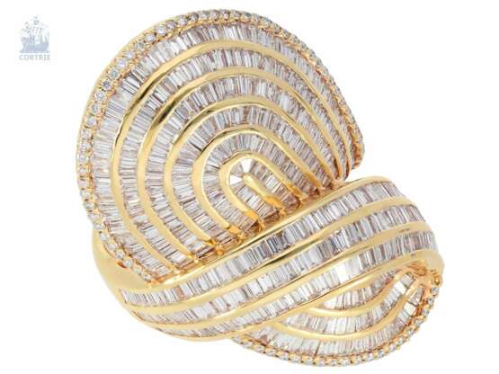 Ring: extrem breiter, äußerst aufwändig gefertigter und sehr teurer Cocktail-Damenring mit feinen Diamanten, 2,68ct, exklusive Handarbeit in 18K Gold - фото 2