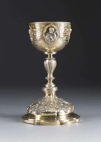 A LARGE SILVER-GILT CHALICE - фото 1