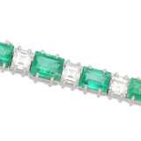 Armband: ehemals sehr teures Smaragd/Diamant-Armband, ca. 5,55ct, Goldschmiedearbeit, 70er Jahre - фото 1