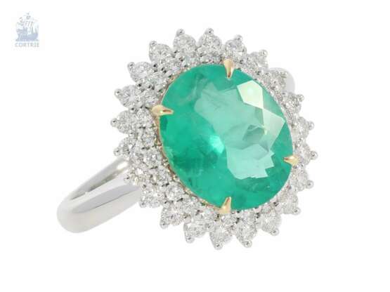 Ring: neuwertiger und ehemals sehr teurer Smaragd/Brillant-Goldschmiedering, hochfeiner Smaragd von 3,02ct, Handarbeit aus 18K Weißgold - photo 2