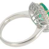 Ring: neuwertiger und ehemals sehr teurer Smaragd/Brillant-Goldschmiedering, hochfeiner Smaragd von 3,02ct, Handarbeit aus 18K Weißgold - photo 3