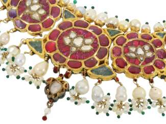 Kette/Collier: antiker, äußerst seltener indischer Hochzeitsschmuck mit feinen Rubinen, Perlen, Smaragden und Diamanten, rückseitig emailliert, vermutlich 1.Hälfte 20. Jahrhundert.