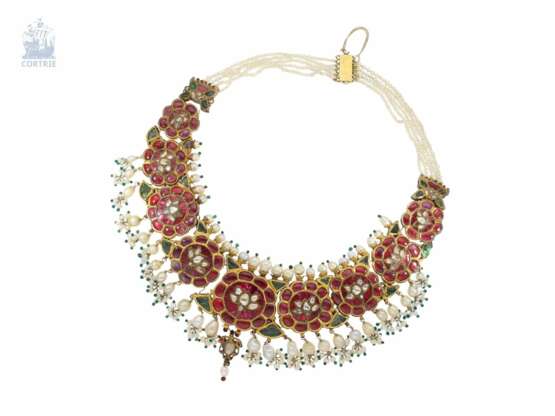 Kette/Collier: antiker, äußerst seltener indischer Hochzeitsschmuck mit feinen Rubinen, Perlen, Smaragden und Diamanten, rückseitig emailliert, vermutlich 1.Hälfte 20. Jahrhundert. - фото 3