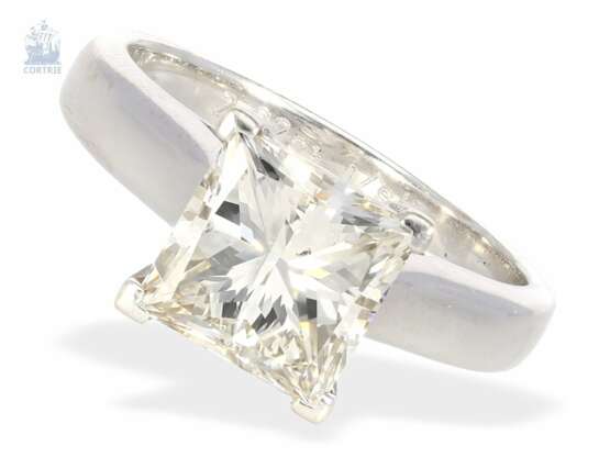 Ring: moderner, weißgoldener Goldschmiedering mit großem Diamanten im Princess-Cut von 2,92ct - фото 1