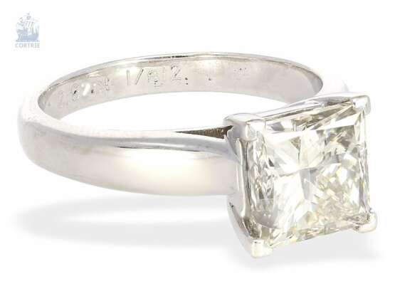 Ring: moderner, weißgoldener Goldschmiedering mit großem Diamanten im Princess-Cut von 2,92ct - фото 2