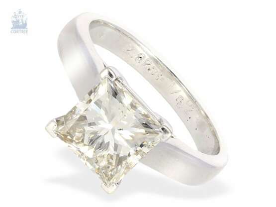 Ring: moderner, weißgoldener Goldschmiedering mit großem Diamanten im Princess-Cut von 2,92ct - Foto 3