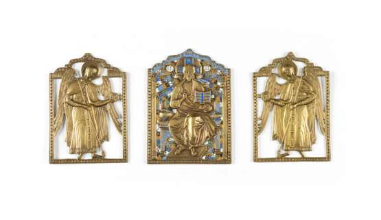 A RARE SET OF THREE BRASS ICONS FORMING A DEISIS - фото 1