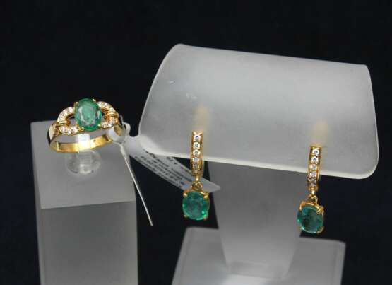 Gold jewelry set with emeralds Gold Other style 21th century - photo 1